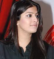 varalaxmi-sarathkumar-bollywood-20022014